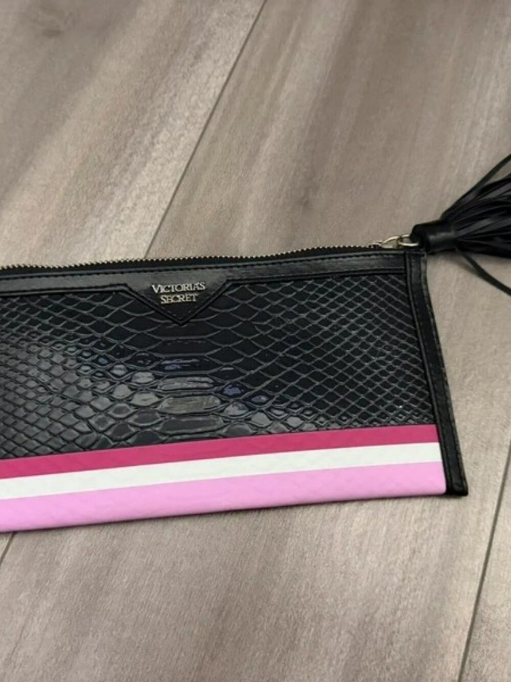 VS Fringe Wallet - Black [571]